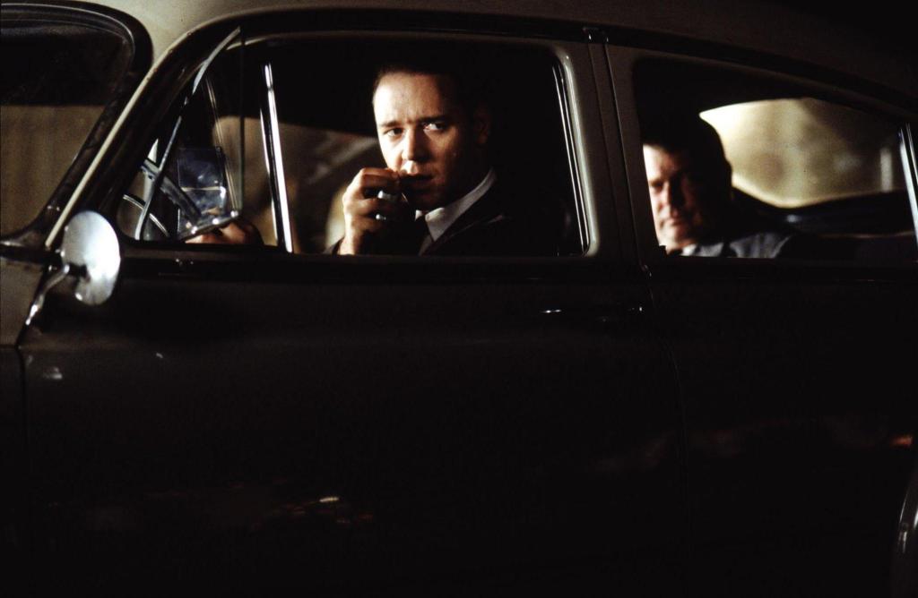 still-of-russell-crowe-in-l-a-confidential