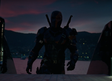 Deathstroke sale le scale dello yacht di Lex Luthor al tramonto, nella scena post credist di Justice League
